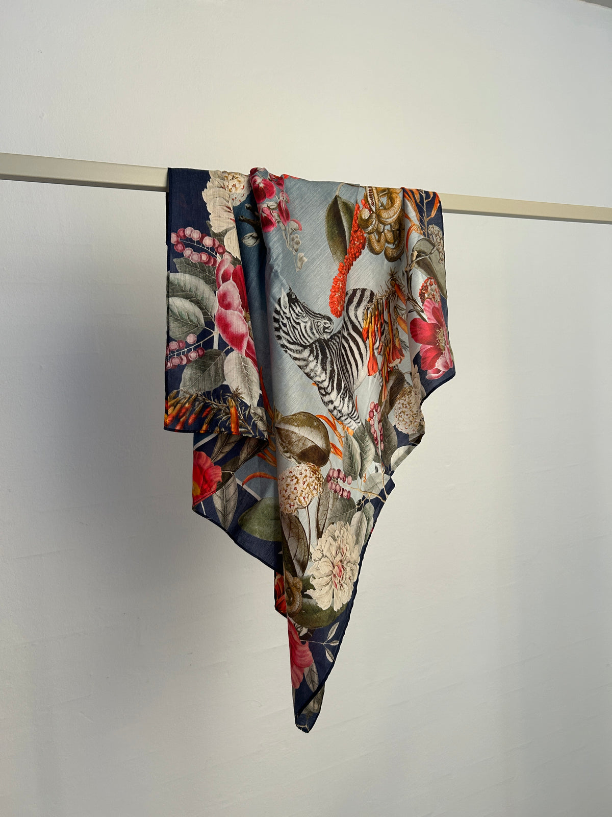 Scarf 70x70 cm no. 5407