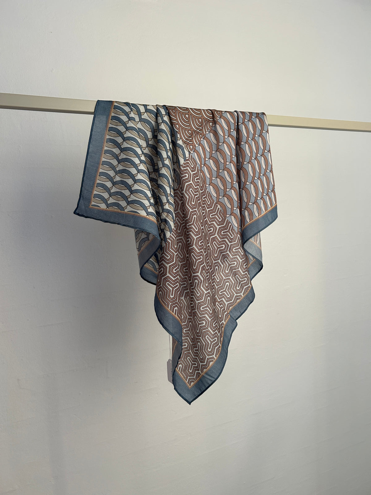Scarf 70x70 cm no. 5409
