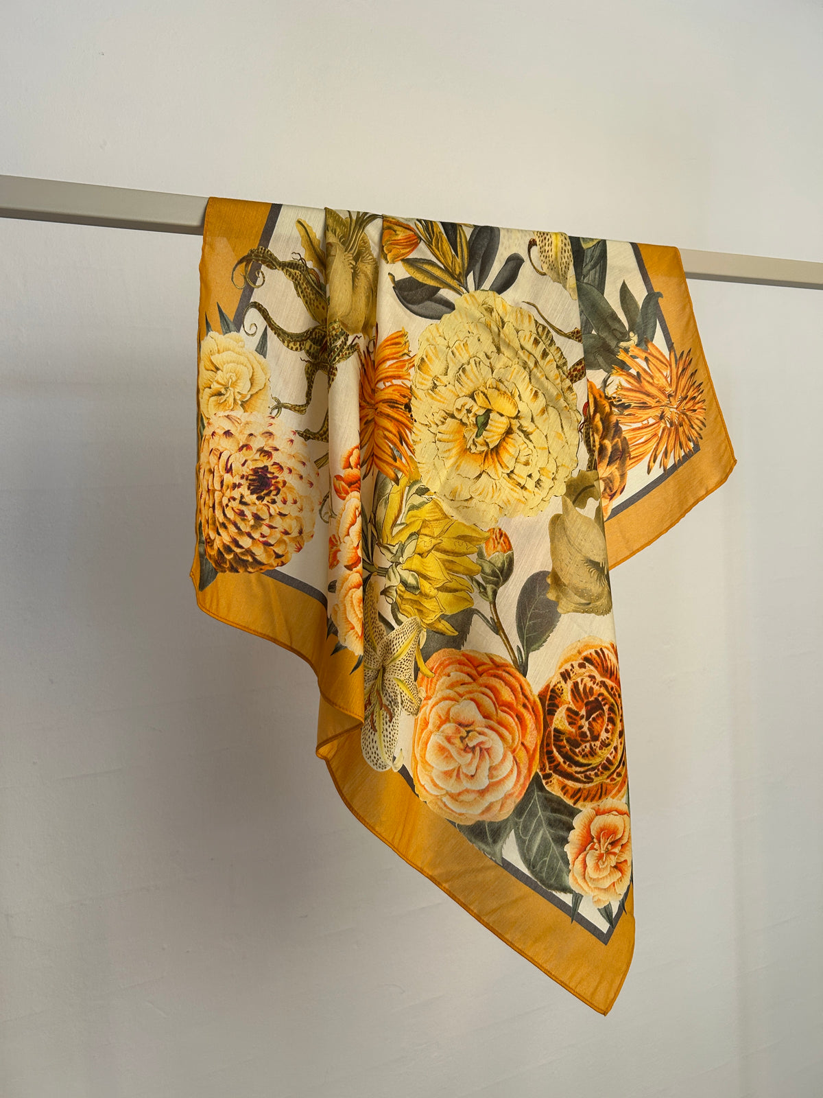 Scarf 70x70 cm no. 5420