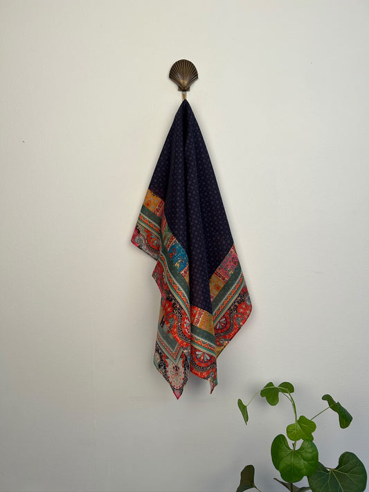 Scarf 70x70 cm no. 6047