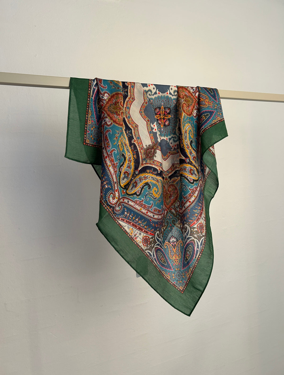 Scarf 70x70 cm no. 5410