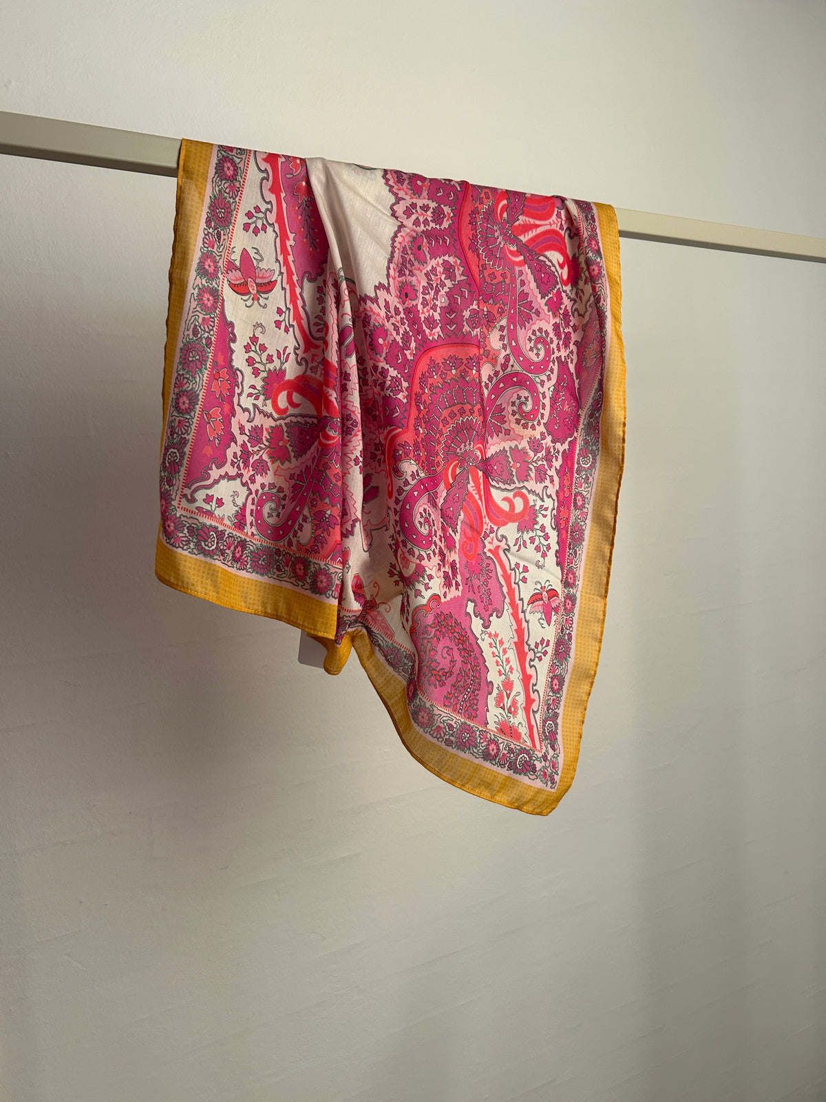 Scarf 70x70 cm no. 5402