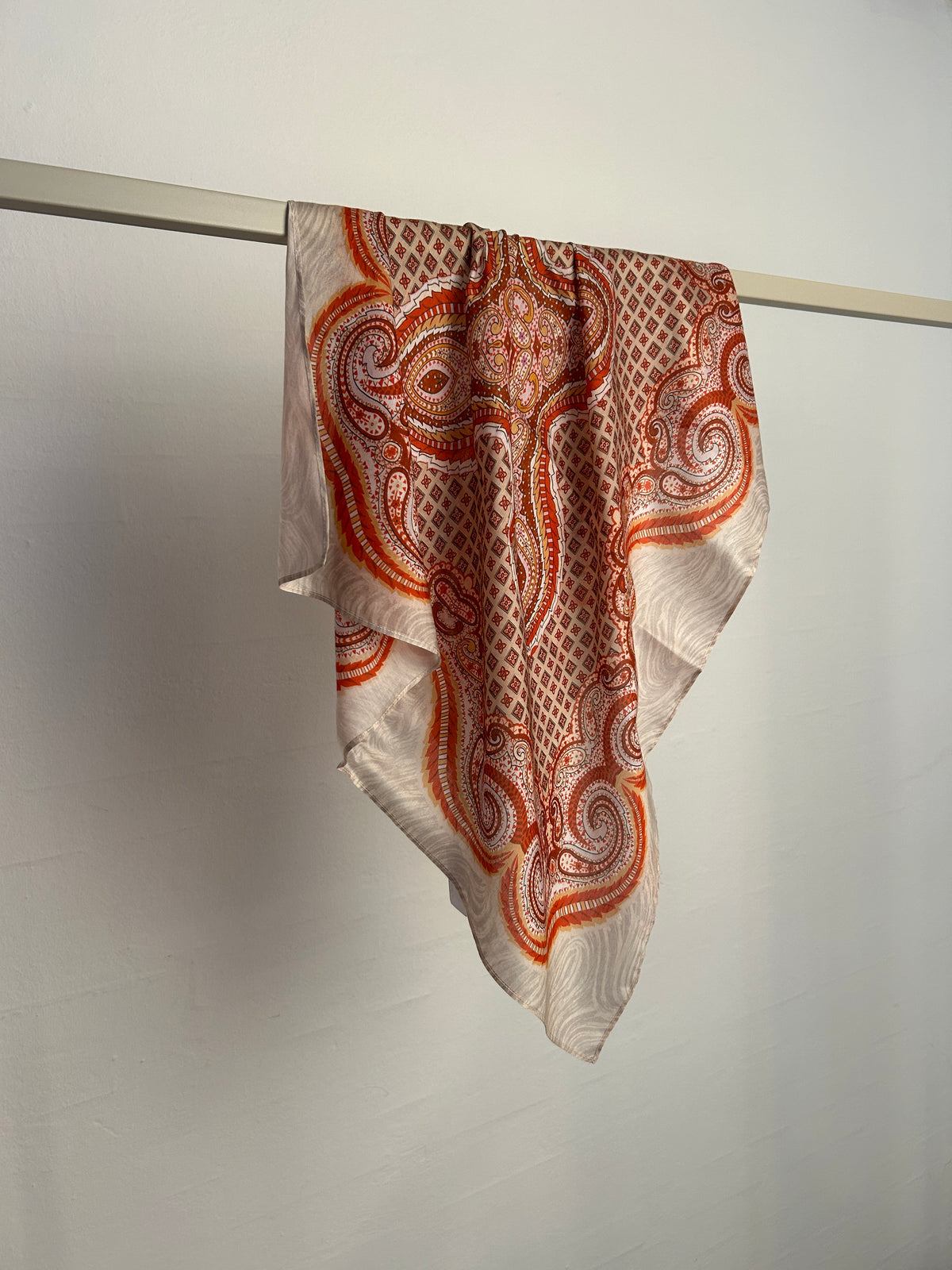 Scarf 70x70 cm no. 5403