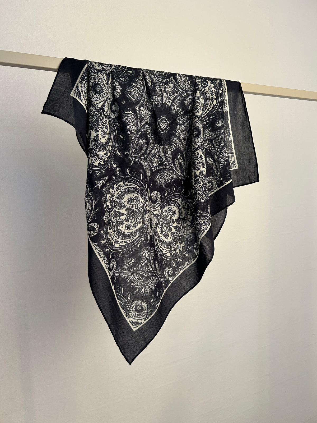 Scarf 70x70 cm no. 5412