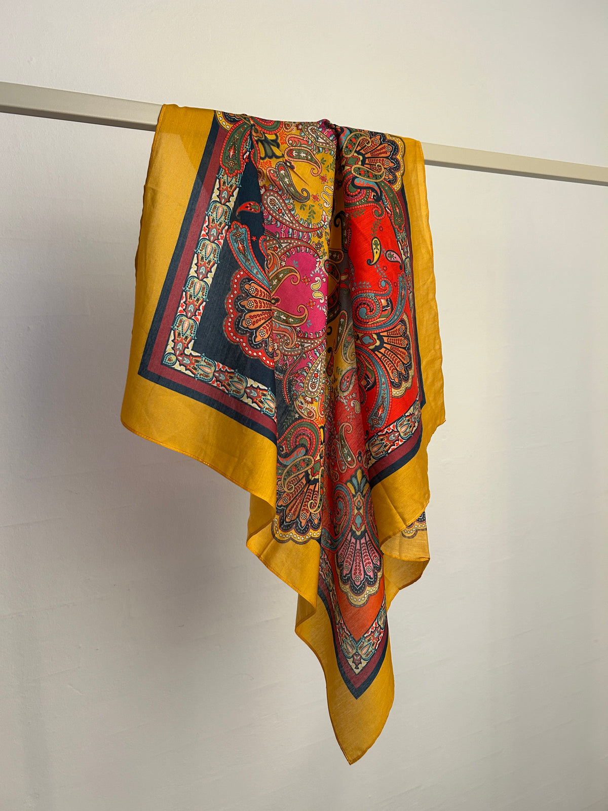 Scarf 70x70 cm no. 5418