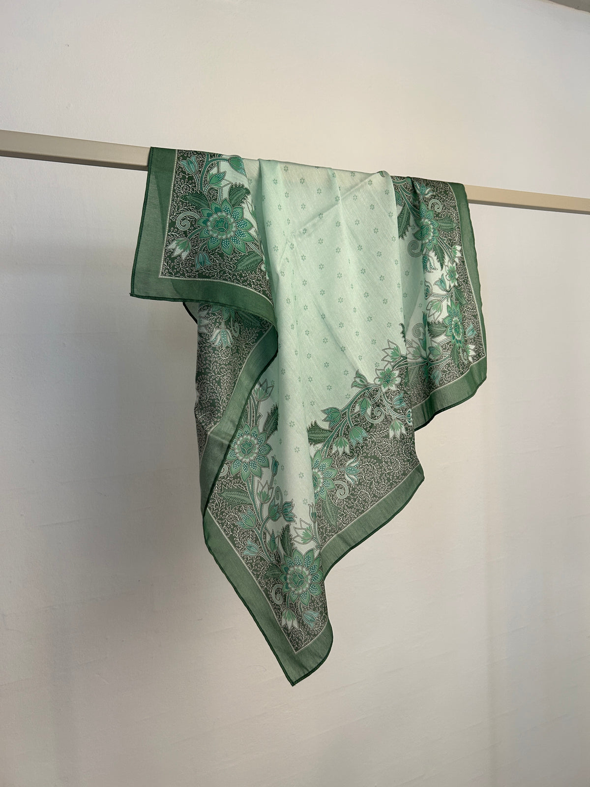 Scarf 70x70 cm no. 5423