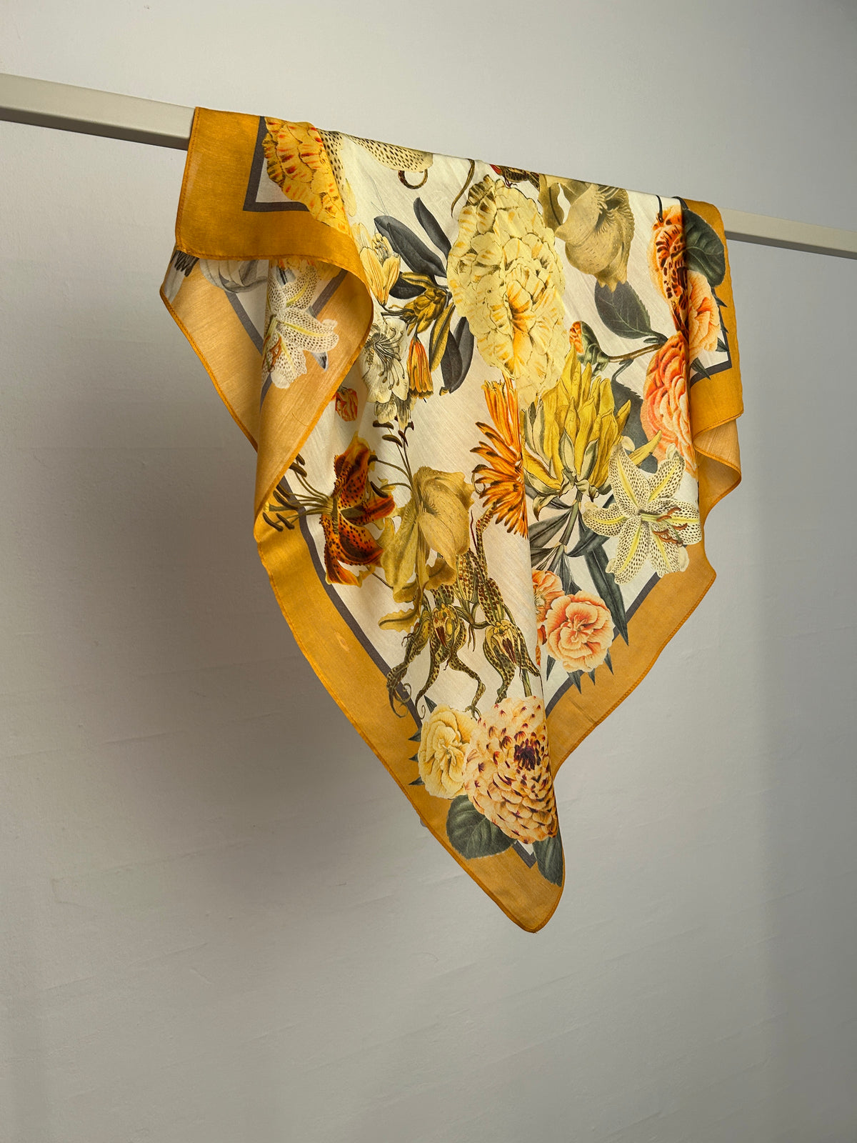 Scarf 70x70 cm no. 5430