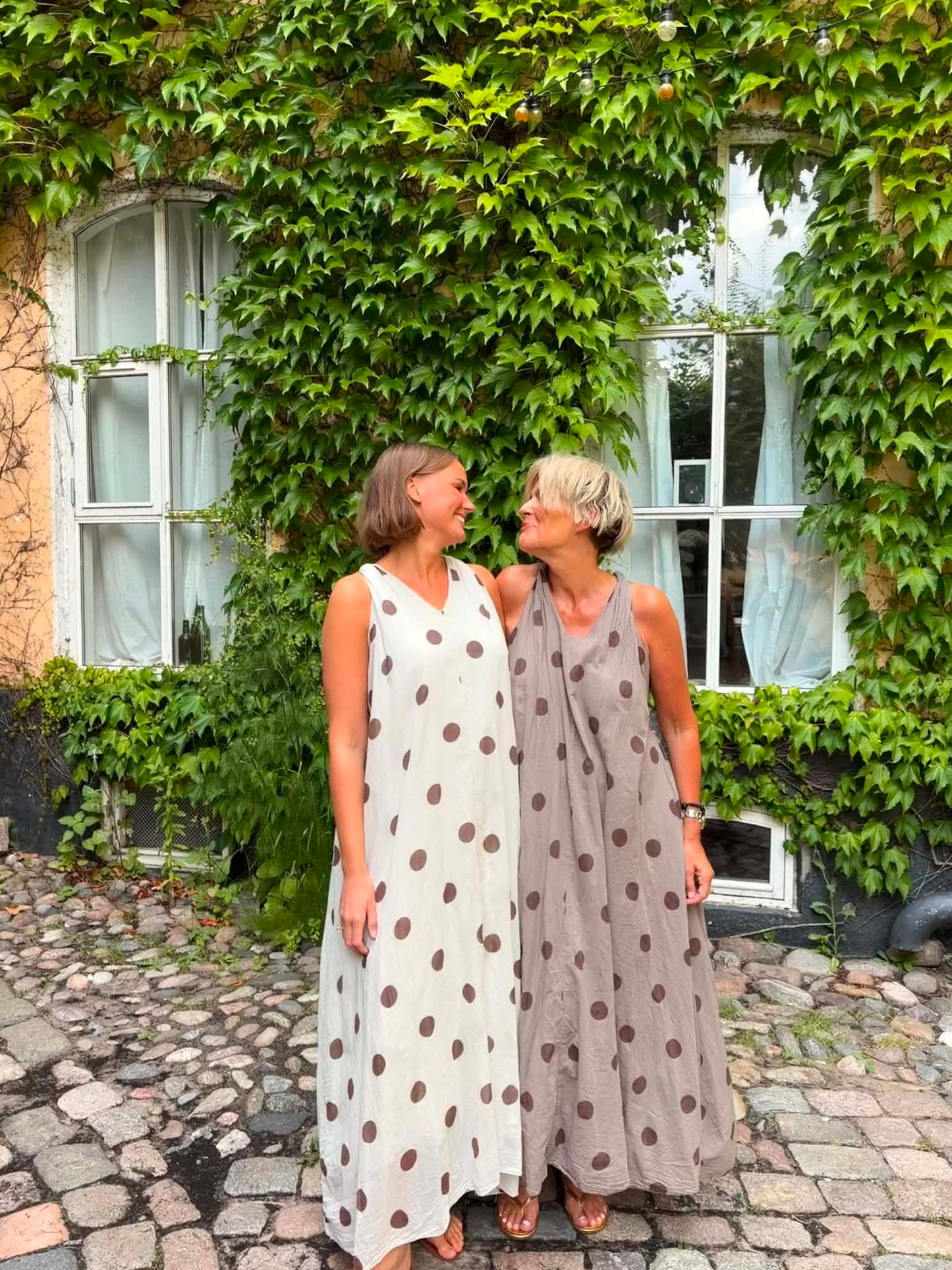 Coco Dress - Lys brun med chokoladebrun dot